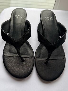 Eileen Fisher Erika Black Leather Thong Sandals - Size 6